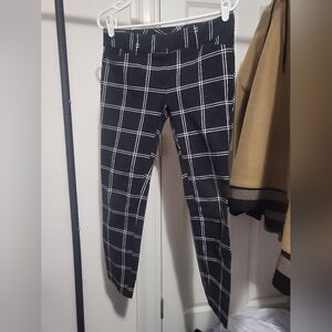 Adorable black and white plad stretch trousers